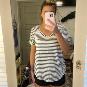 American Eagle Black & White V-Neck T-shirt